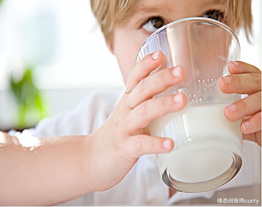 牛奶|牛奶中全是防腐剂,不仅有毒还致癌?这3种“牛奶”才真的要少喝