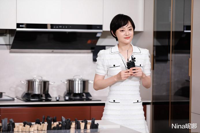 孙俪|孙俪这身材太吃亏，穿小翻领短裙没有曲线，“一马平川”没高级感