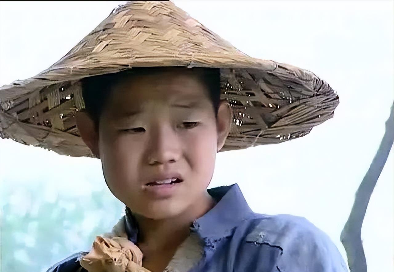 谢孟伟|嘎子：投资8亿开拍新电影，花絮曝光后，网友吐槽：怎么像偷狗的