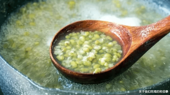 夏天多喝绿豆汤,补水补钾,学会4大技巧,10分钟开花,软烂起沙