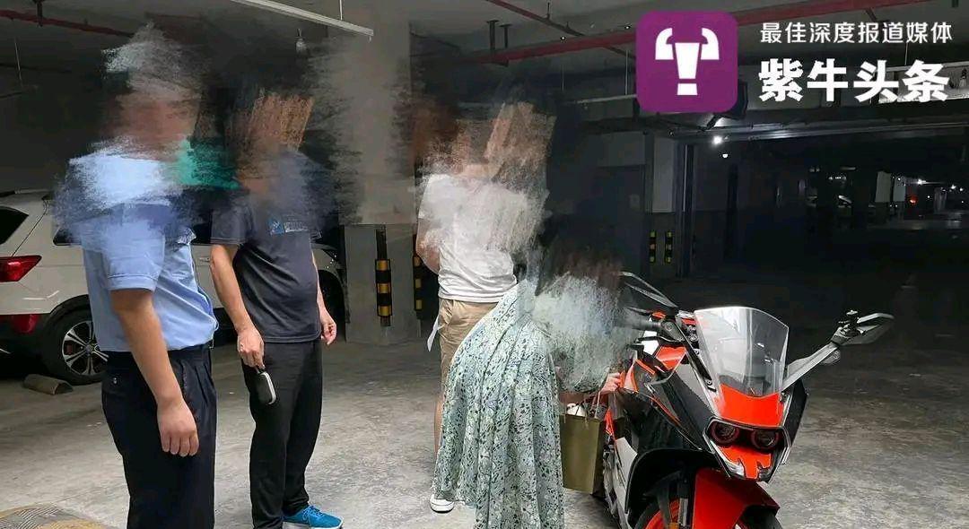 摩托车被老人推倒损坏 小伙坚持追刑责