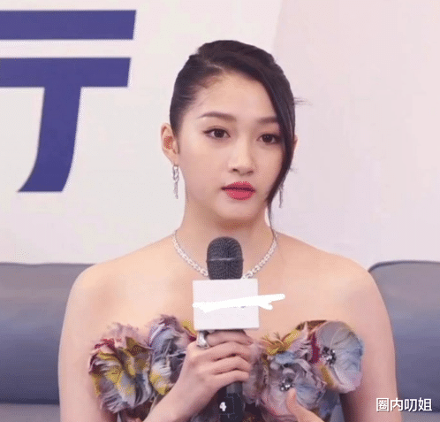 关晓彤 关晓彤发型又踩雷！网友：把发型师开除吧！评论区炸了！
