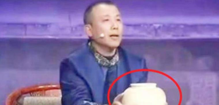 儿子偷拿母亲“酸菜罐”去鉴宝,专家:不敢估价,害怕定罪