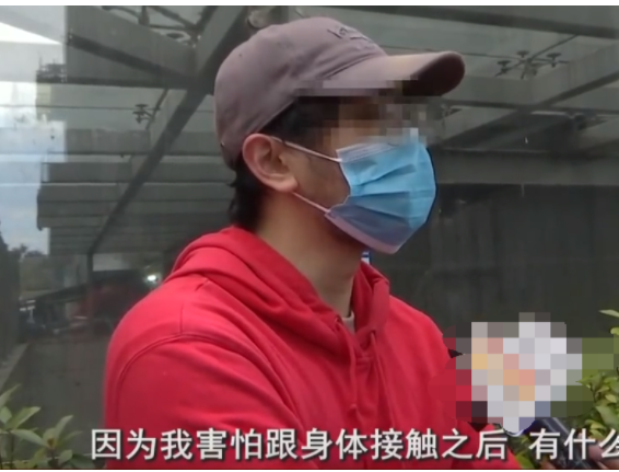 浙江杭州,男子和女友趁着假期,到主题酒店开了间房