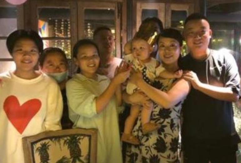 |熊磊给亲婆婆老杜送花，杜熊被嘲貌合神离，田静与许妈关系更亲密