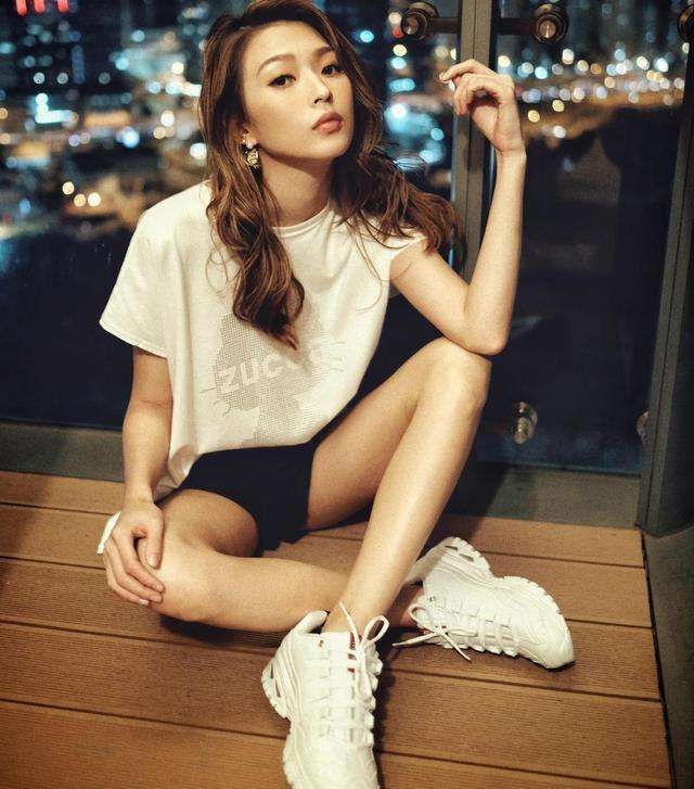 连诗雅|她被誉为“女版陈冠希”，4年换了20任男朋友，如今依旧孤身一人