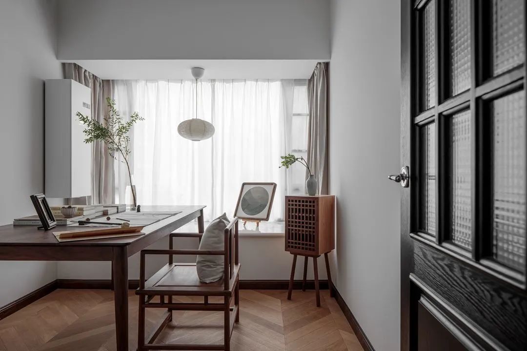 越来越多人不要电视，学她家这么装，91㎡混搭复古，超有品味！