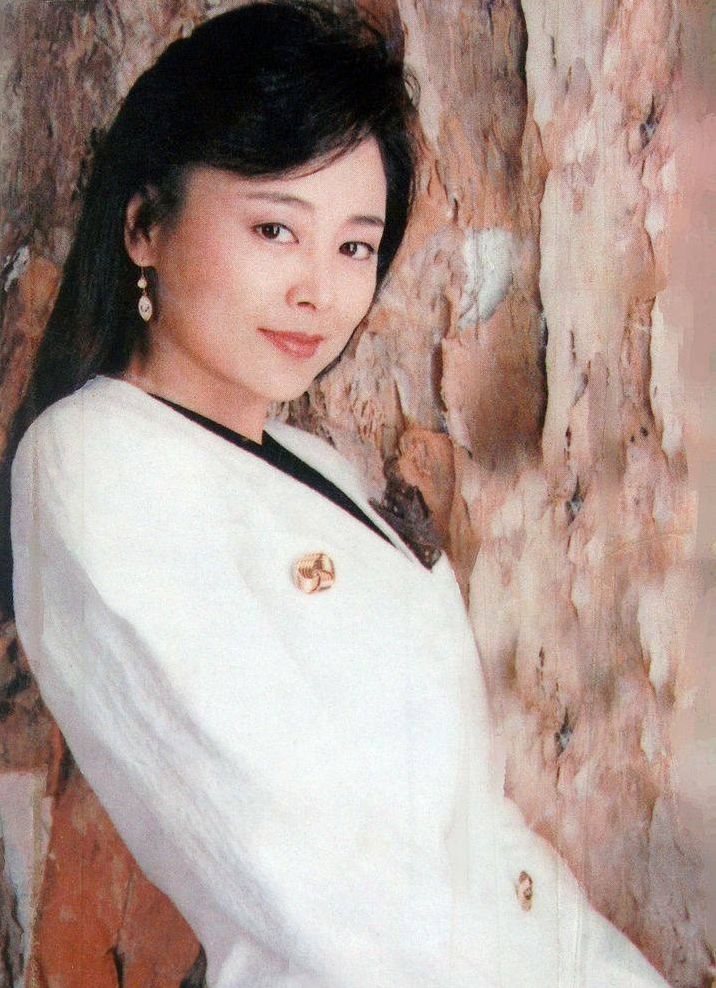 边缘世界|张瑜：80年代红极一时，与导演张建亚离婚31年，今61仍单身无子女