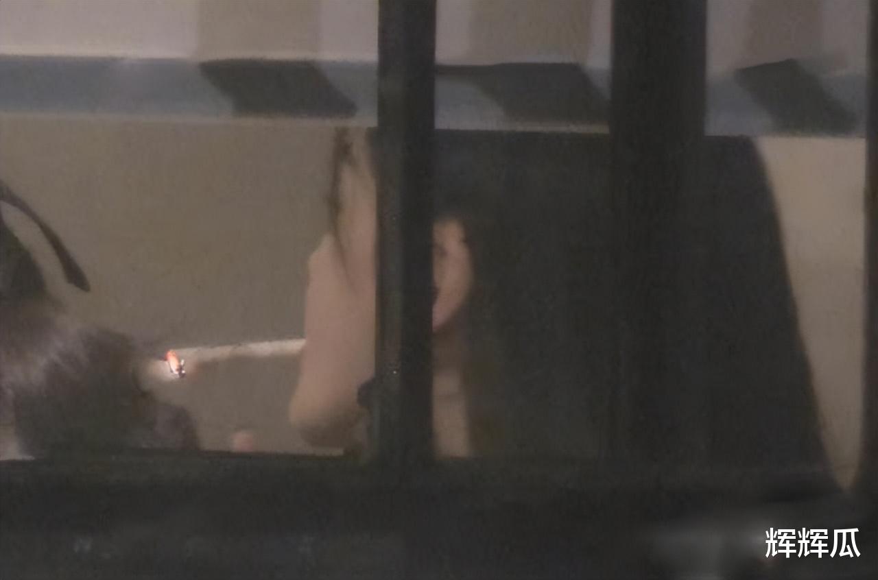 Angelababy|Baby(杨颖)遭友出卖,盘腿抽烟视频被放上网