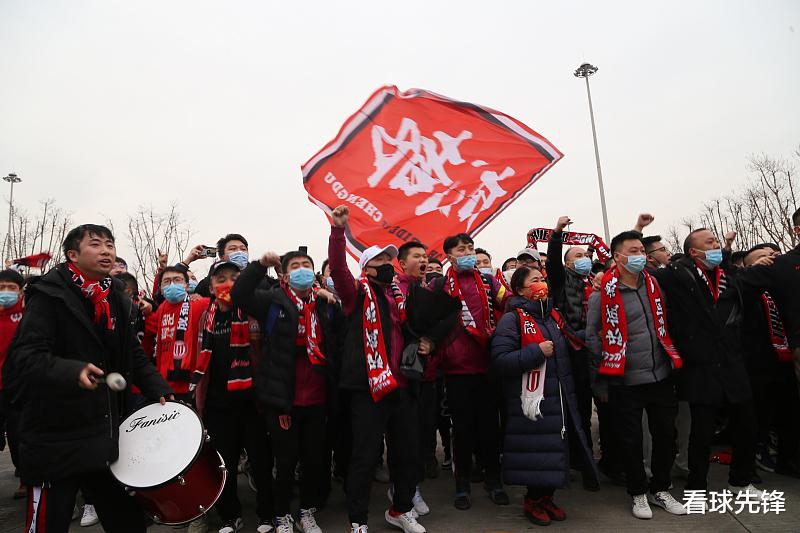 乌拉圭队|突发！国足发生西亚滞留，中超联赛重启成疑