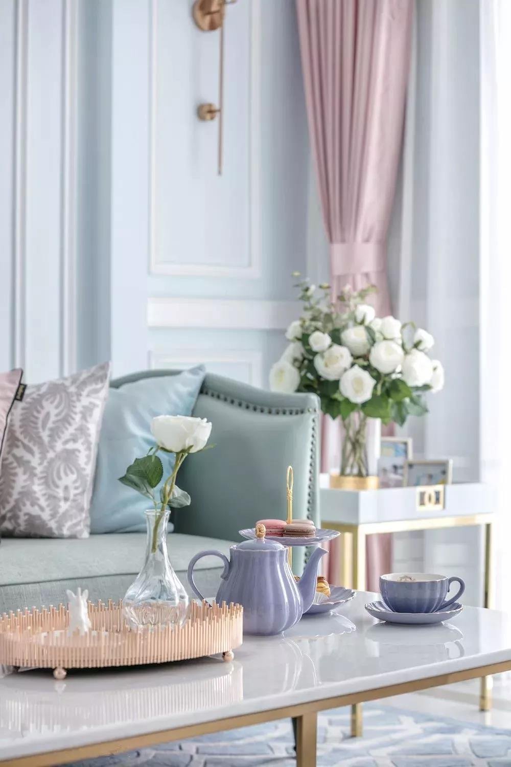 89平摒弃了传统洛的繁复、冗杂部分,更加注重轻盈、舒适、时尚