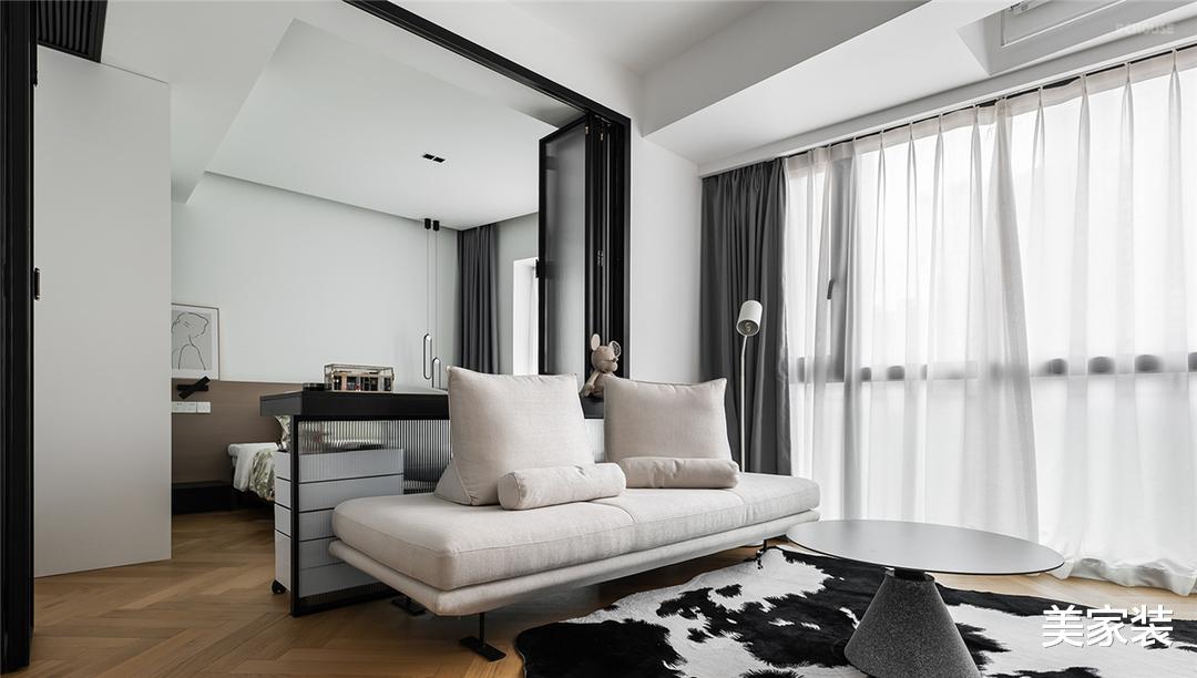 魔都自在一人居,一房改小两房,拥有独立衣帽间和私人咖啡吧