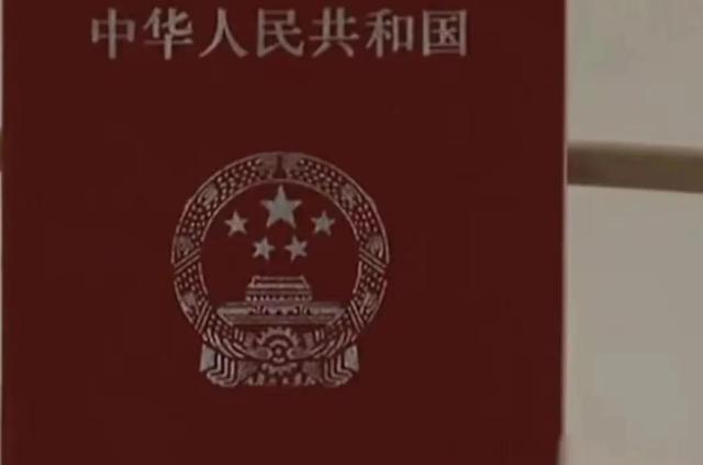 湖南男子为生二胎和妻子假离婚,8年后发现,老大不是自己亲生的