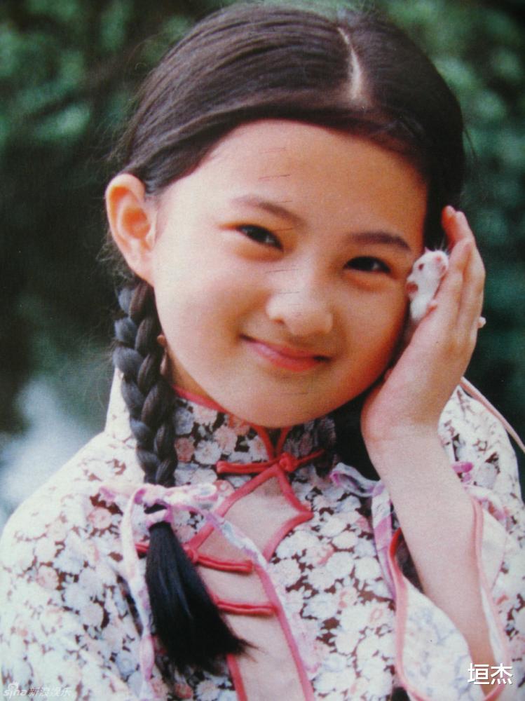 金铭|被撒贝宁暗恋20年,42岁依然选择不婚不育,金铭究竟经历了什么?