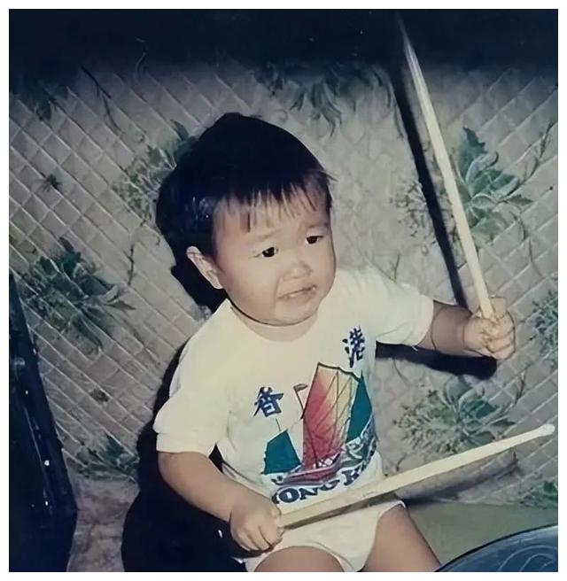 方大同|香港唯一不唱粤语的歌手，巅峰之时悄然退隐，他却说是为了梦想？