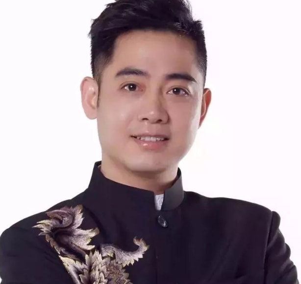 |郭德纲演出时打趣孔云龙：这孩子哪哪不好，最大特点就是非常结实