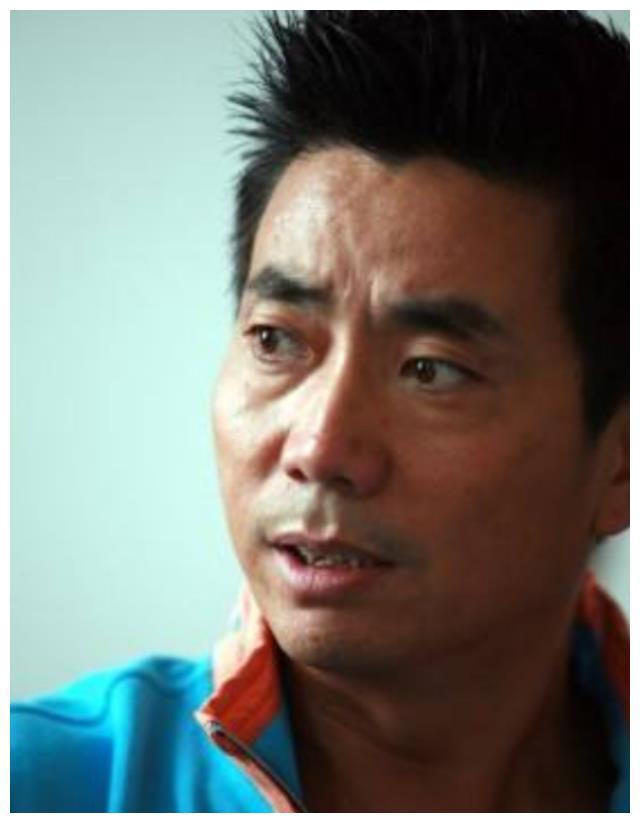 范明|范明：闪婚娶大6岁离异女富豪，视继子如己出，今继子成国家骄傲