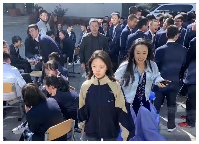 赵今麦|再度冲上热搜,赵今麦主持校庆的视频,有才有颜怎能不爱?