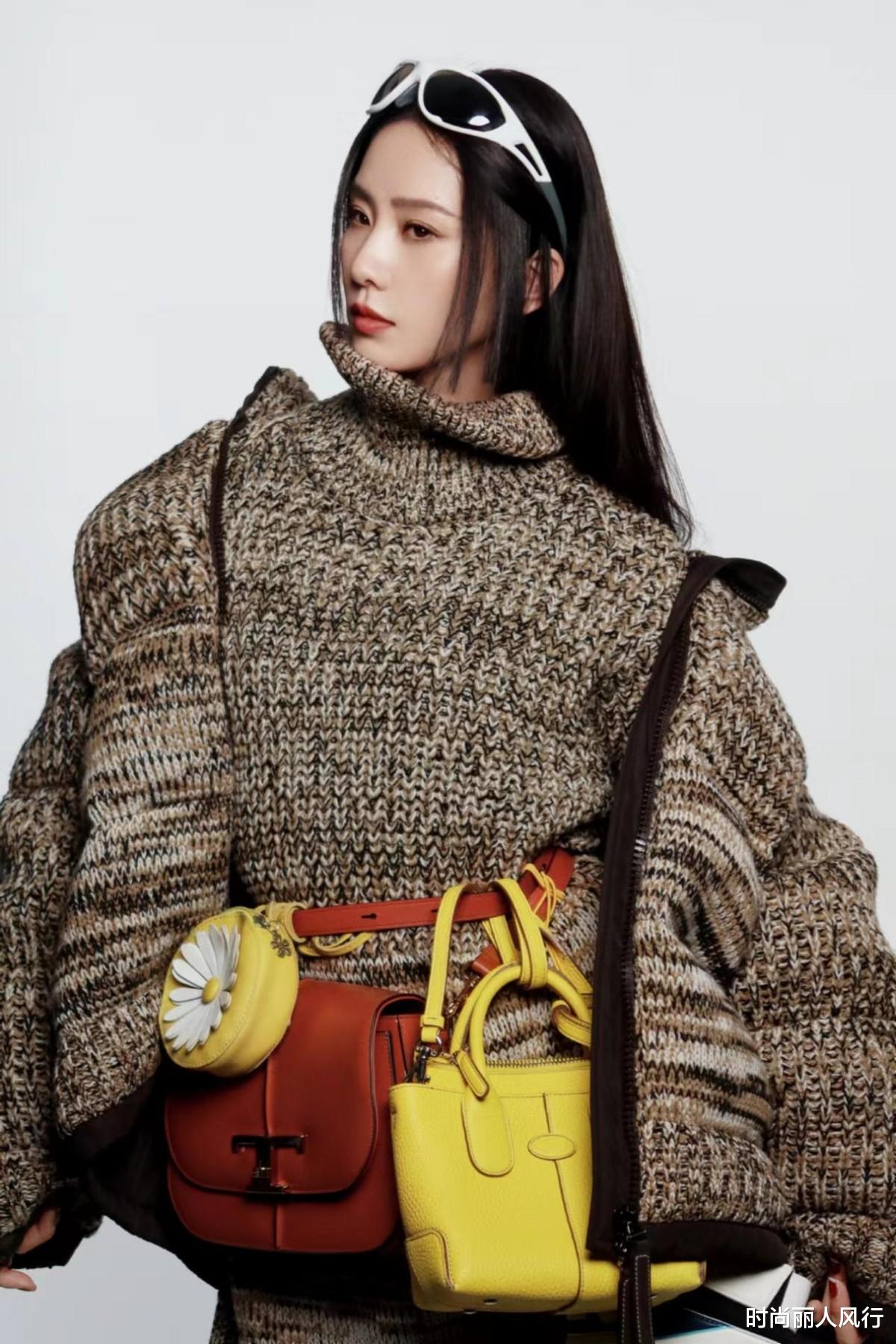 刘亦菲|51岁吴奇隆粘着小娇妻！穿羽绒服陪刘诗诗聚餐，搂腰牵手狂撒狗粮