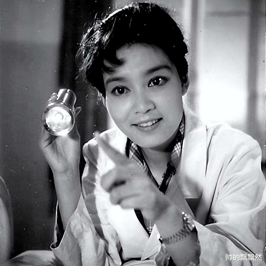 潘虹|无儿无女的潘虹:离婚后说最爱前夫,我看到了一个68岁女人的悲哀