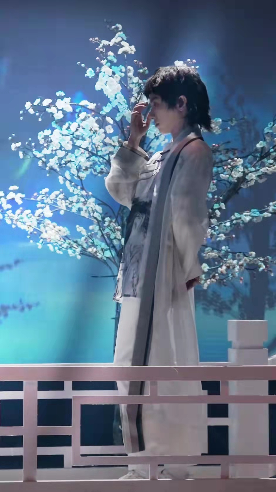 梁壁|华晨宇用侧影诠释歌手怎么表达情绪