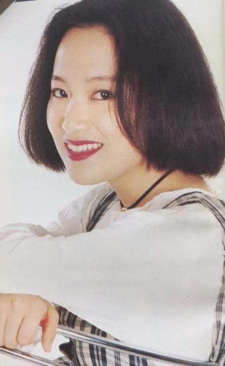 周艳泓|周艳泓:20岁爆红,嫁初恋男友,过平凡生活