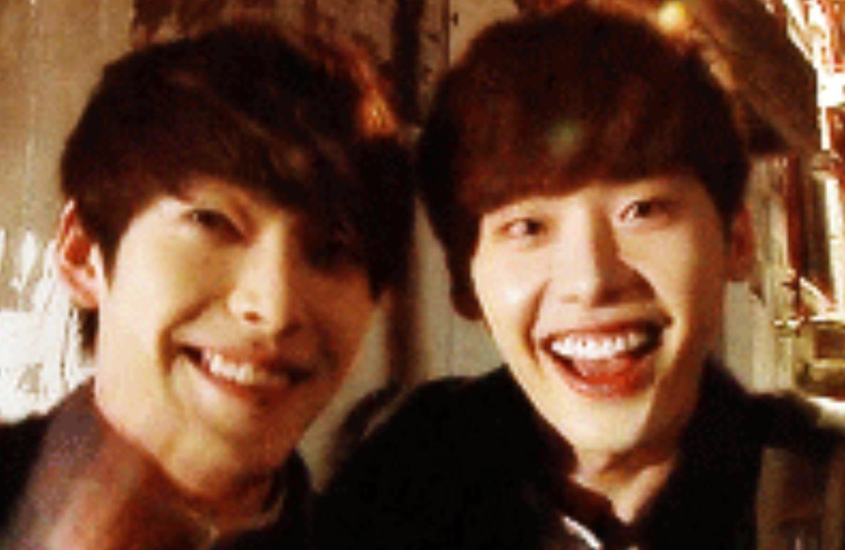 金宇彬|李钟硕金宇彬最新同框很养眼!兄弟二硕的笑太甜了,太有感染力了