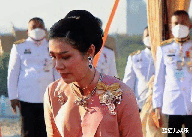 诗妮娜|诗妮娜待遇急速下滑,苏提达回国淘汰妾室,后宫霸主再度重回巅峰