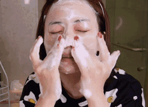 面膜 女人不管20岁还是60岁,敷面膜请牢记3做4不做,护肤效果会更好 .