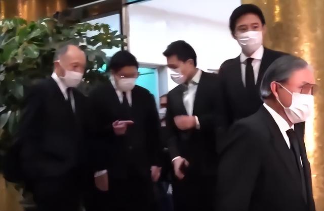 郭晶晶|“清醒贵妇”郭晶晶:打破豪门阔太形象,节俭举动帮霍家保全名声