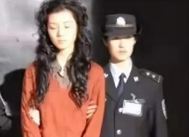 2005年,殡仪馆一“女尸”死而复生,法警走近,对准头部连开2枪
