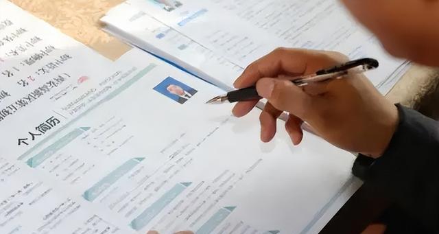 hr|资深HR坦言,这类大学生,简历不用翻开,看一眼就可以被淘汰了