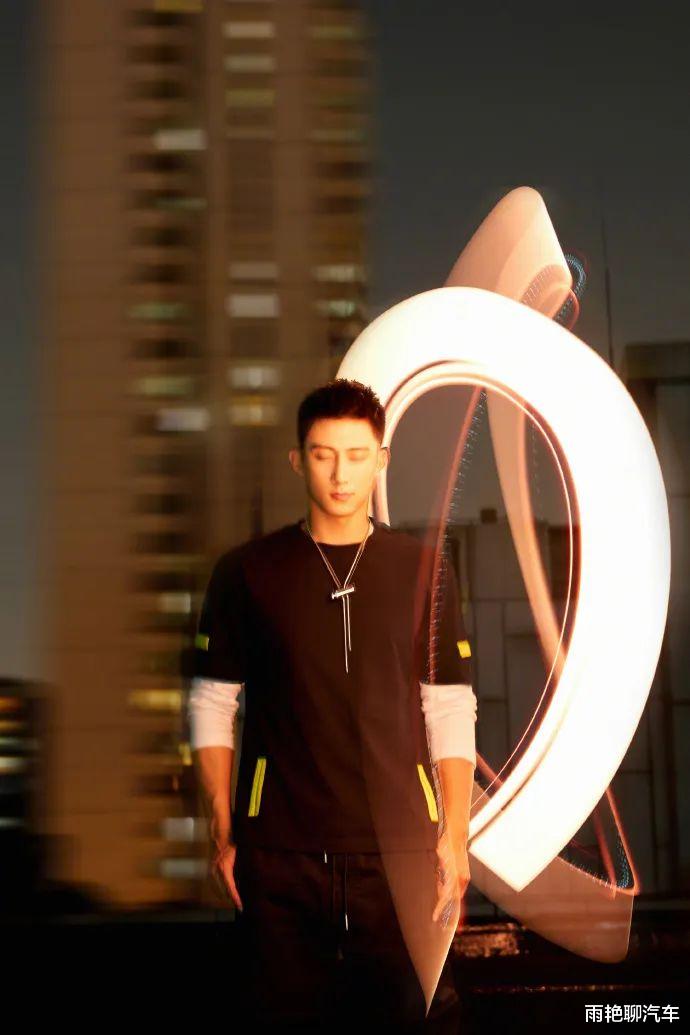 |大明星的两副面孔，笑死人了