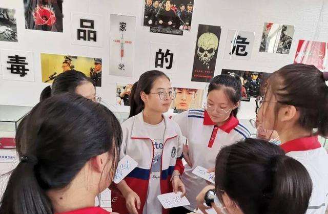 教师|中学招聘教师要求学历清北本科，看到学校名字后，网友：明白了