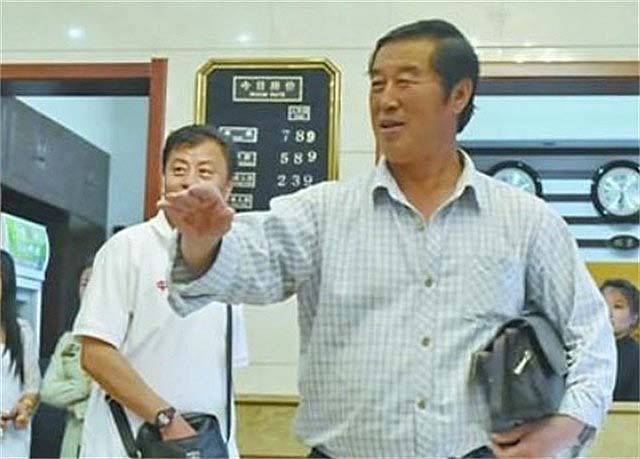 马俊仁|马俊仁跌落神坛后过得如何？疯狂的广告代言，靠藏獒包装炒作