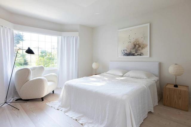 简单生活简单过,白色与温润原木色组合,素雅简洁令生活更轻松