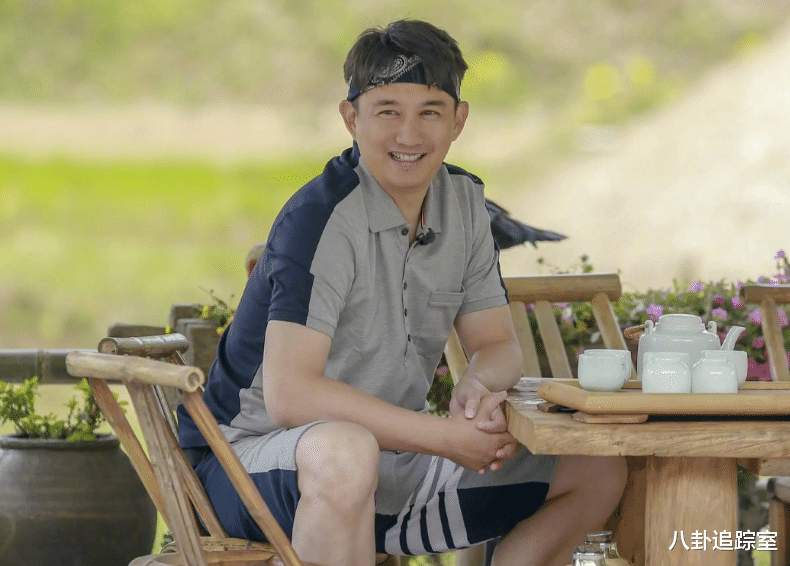 何洁|45岁孙莉晒大肚照引四胎争议,比例失调面憔悴,网友:黄磊太不节制了!