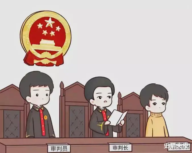 一男子开车抽烟时被抓拍,气愤的声称:哪条规矩不准等红灯抽烟?