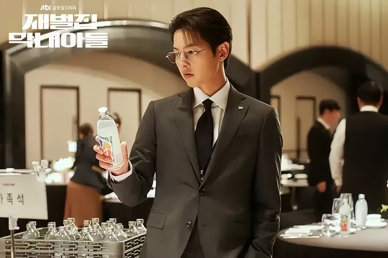 宋仲基|前任夫妻“变脸”!神颜宋慧乔颜值崩塌,宋仲基扮嫩被嘲十级磨皮