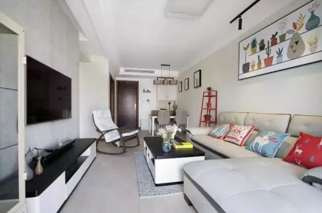 进屋就是餐厅无玄关,别再乱装!这么设计,收纳美观两不误