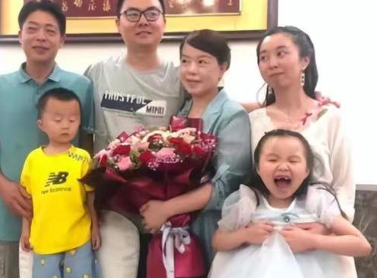 |田静晒姚威安装门帘视频，威威忙完满头大汗，田静撒娇超幸福