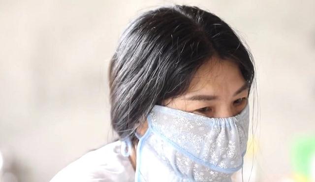 丈夫迷恋工友54岁妻子，帮对方全家盖别墅，还不允许妻子说对方丑