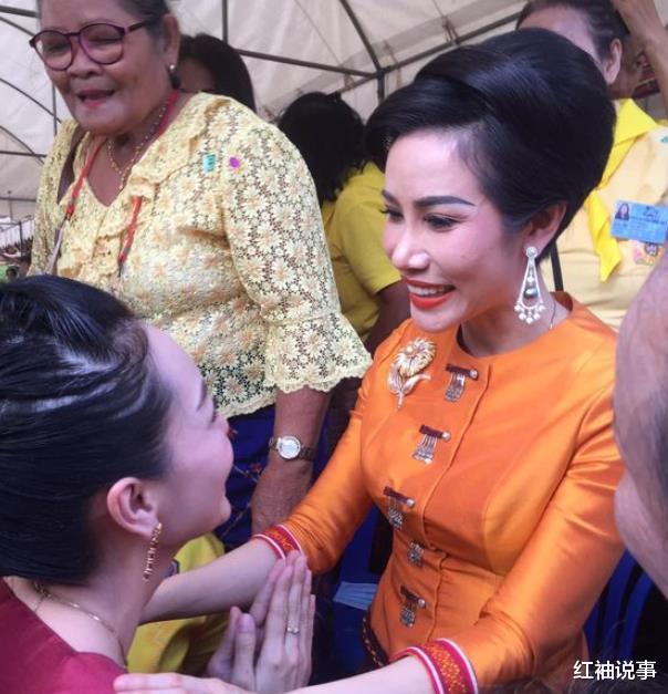 诗妮娜|诗妮娜泳装照惊艳，小腹平坦没一丝赘肉，靠美貌碾压43岁苏提达