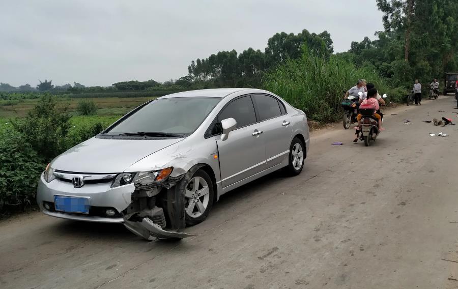 不小心撞坏了同事的新车,他非要赔一辆新车,这样合理吗?