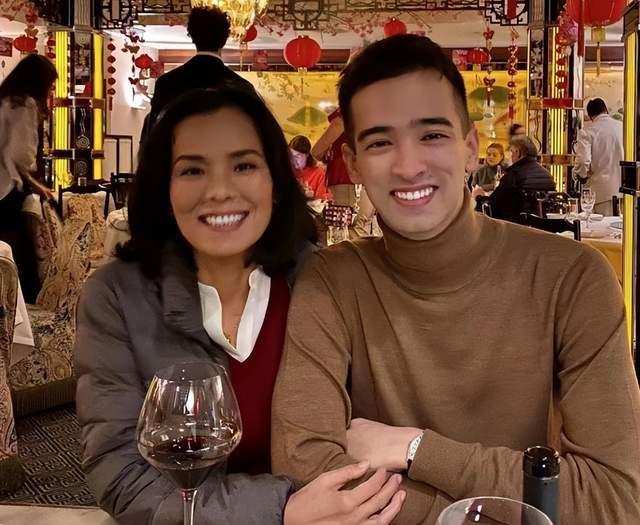 韦唯|韦唯儿子私生活惹争议,左拥右抱不同异性举止亲密,长相帅气多金