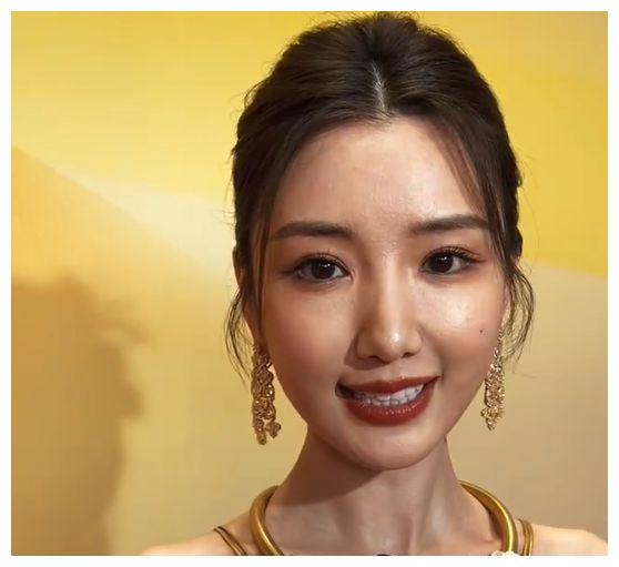 金鸡奖幕后：8位女星真实样貌曝光，高圆圆老态明显，杨颖痘痘肌