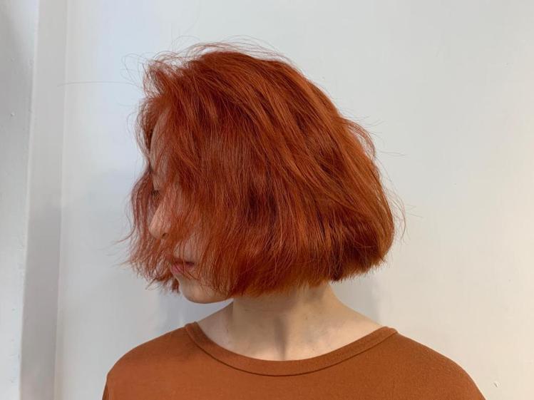 金·卡戴珊|侃爷选总统金卡戴珊首发声，海后湄拉火红造型旺夫装搭，随时登基。