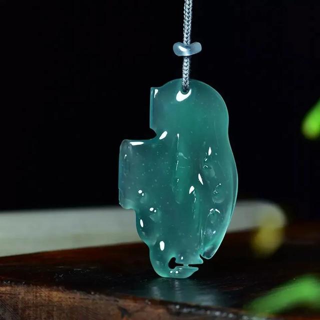 |带你欣赏翡翠界的一股清流——蓝水翡翠！