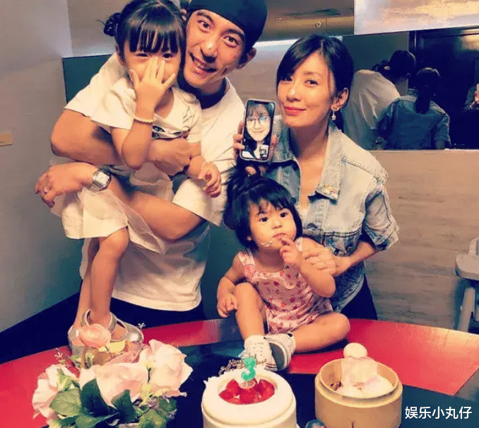 |王力宏近照大变样！骑单车为女儿挑选礼物，长头发邋遢发福认不出