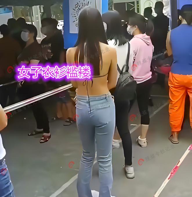 年轻女子“衣衫褴褛”在寒风中排队,网友:她手头紧买不起衣服